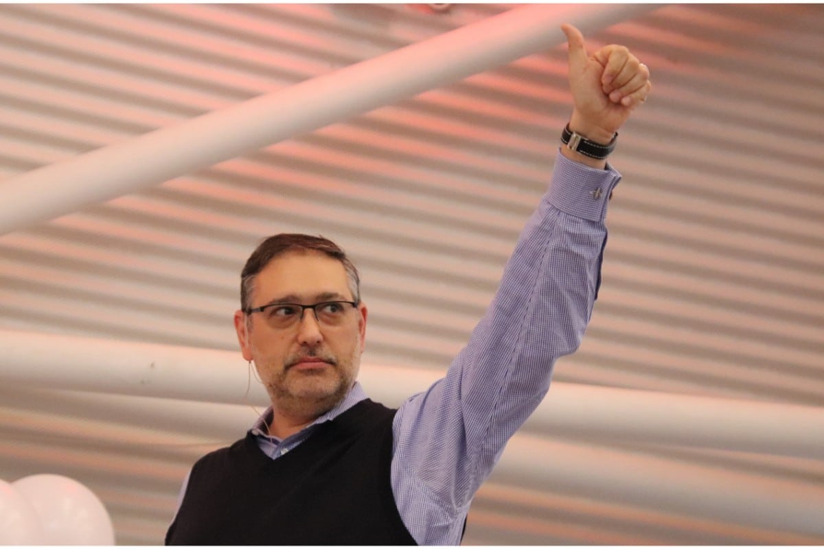 Thumbs Up for MS Research and Support: $2 million milestone surpassed at the Albert’s 15th annual MS Auction