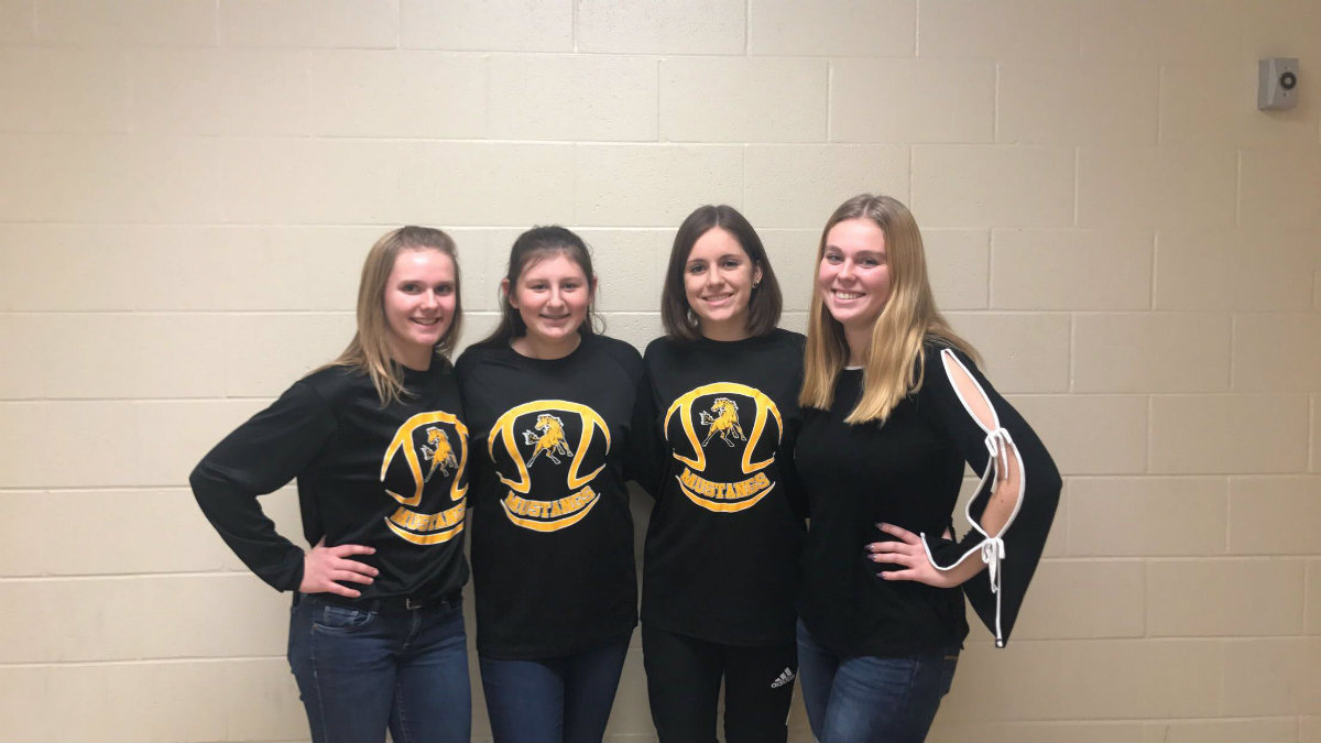 #1StudentNWI: Kouts High School Teachers and Students Bring Holiday Season to People in Need