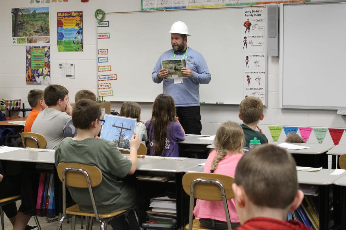 Kankakee Valley REMC Honors Arbor Day by Donating 800 Trees