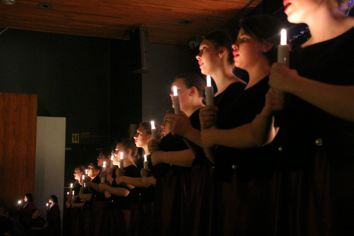 La Porte High School&#8217;s Winter Choral Concert Provides Christmas Spirit to Students, Community