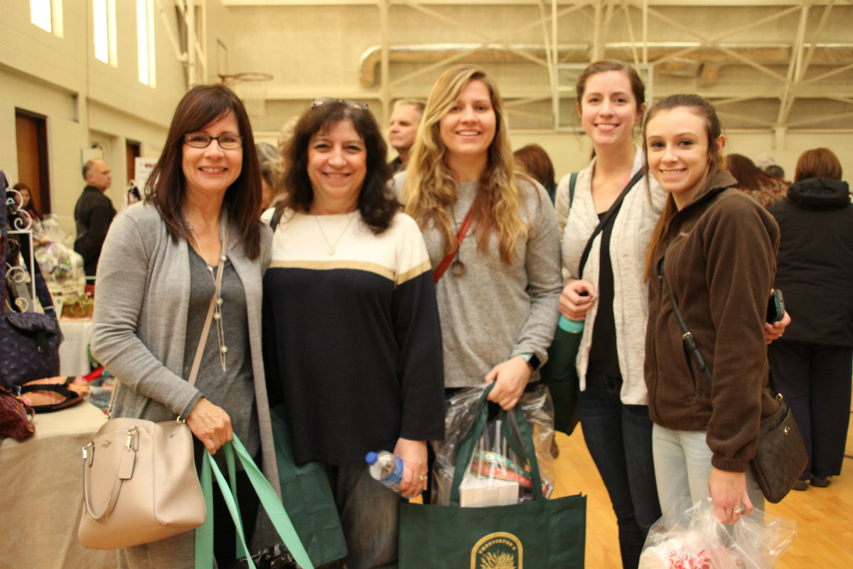 2016 Mistletoe Market Continues Holiday Tradition for Duneland Community