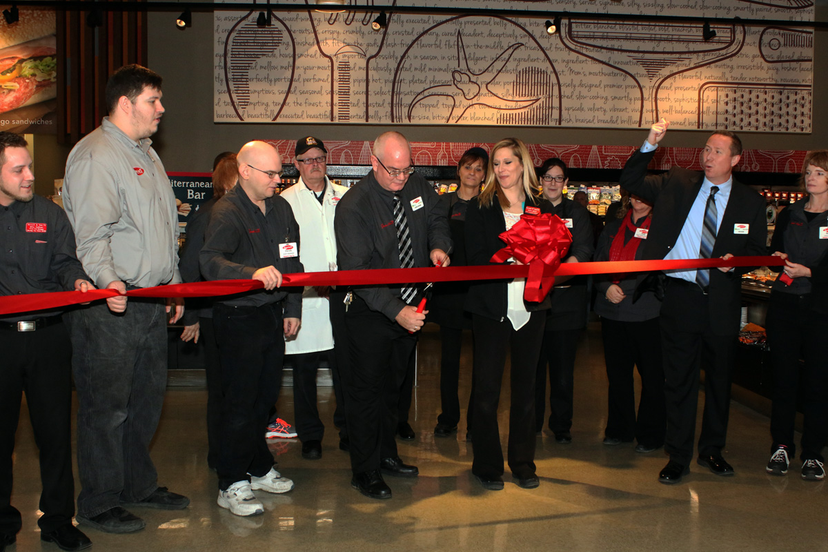 Strack &amp; Van Til Celebrates Massive Renovation of South Valparaiso Location with Ribbon Cutting, Grand Re-Opening